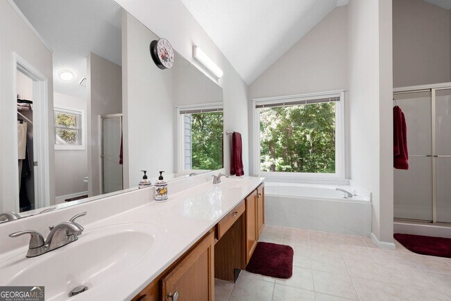 Building Photo - 821 Soaring Dr NE