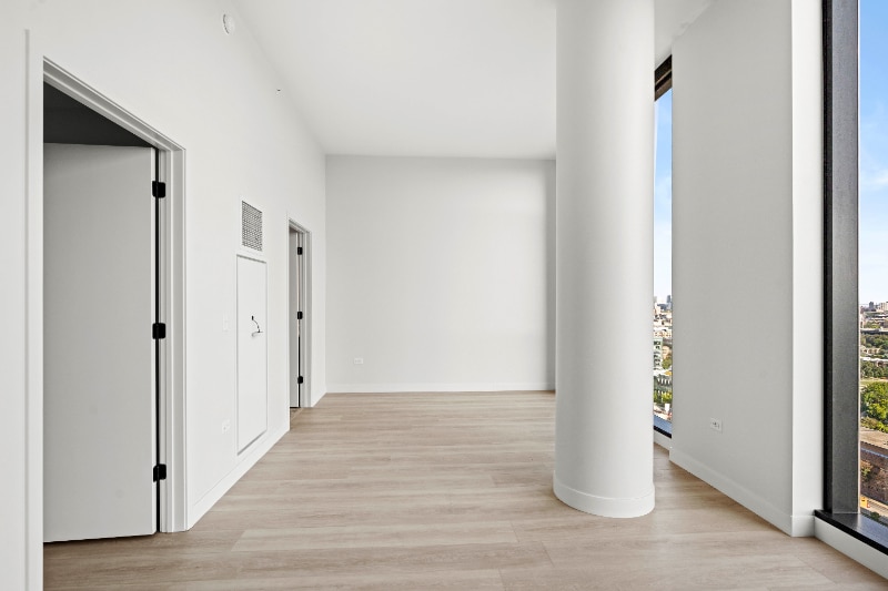 Building Photo - 1131 W Van Buren St