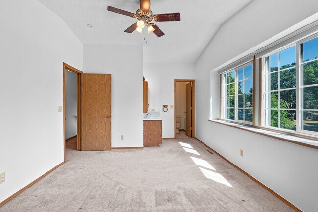 Building Photo - Spacious 4 Bedroom Home in Longmont