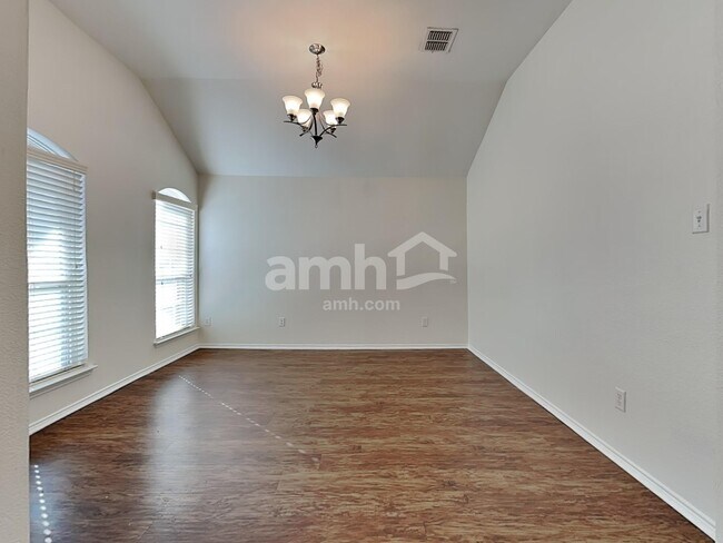 Building Photo - 1101 Johnson City Ave