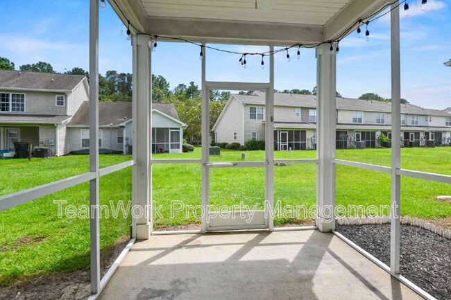 Building Photo - 526 Truman Dr