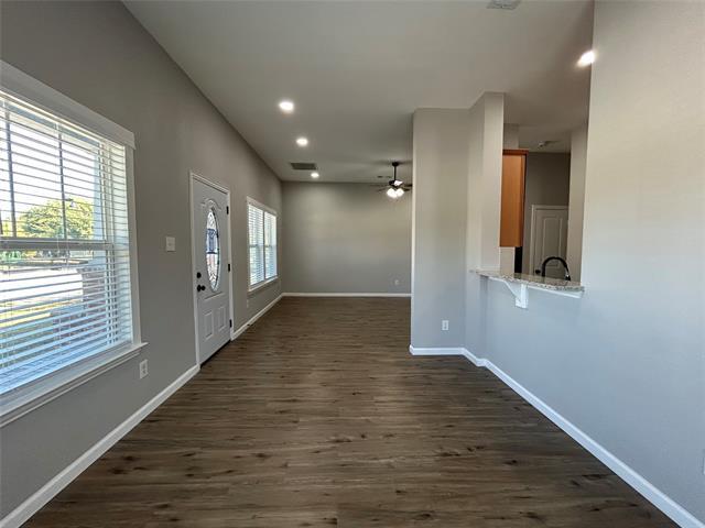 Building Photo - 922 E Dashwood St