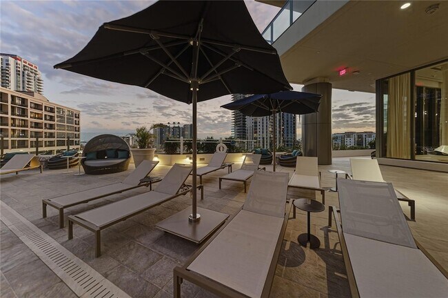 Building Photo - 275 1st Ave S