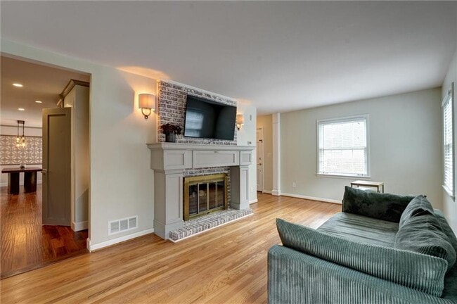Building Photo - 2955 Delcourt Dr