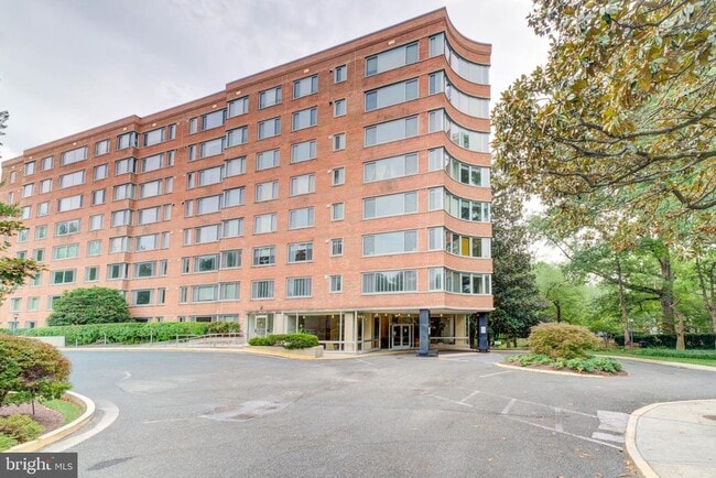 Building Photo - 4200 Cathedral Ave NW