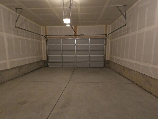 Building Photo - 2814 Barnstormer St