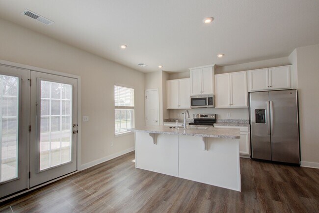 Building Photo - 255 Goldenstar Ln