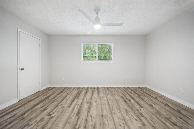 Building Photo - 904 Sirocco Dr