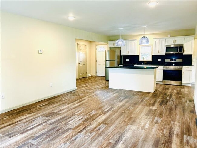 Building Photo - 466 Efts Ln