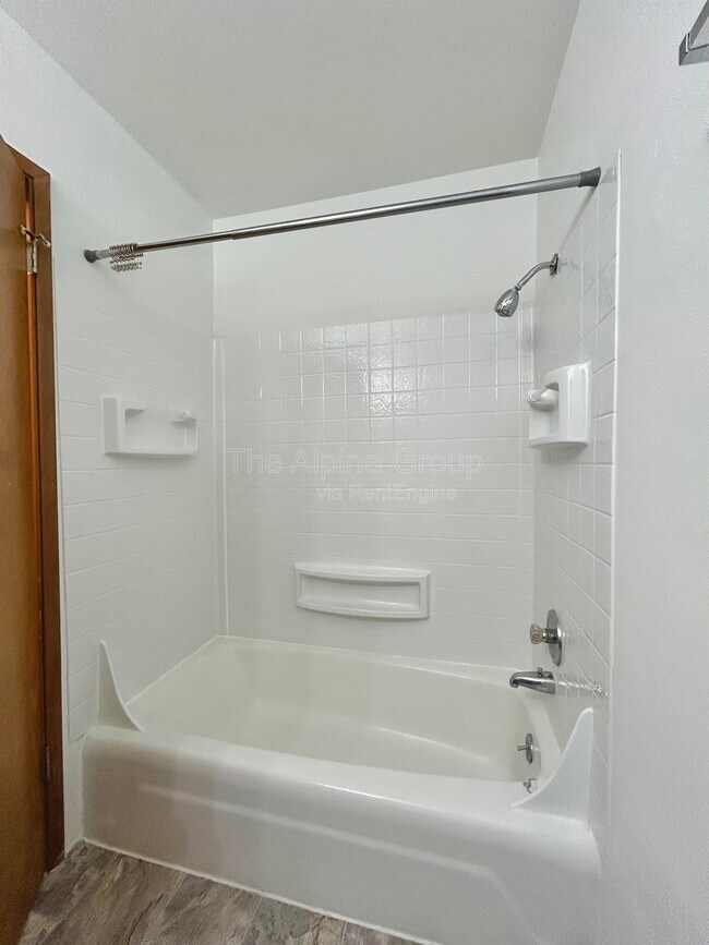 Building Photo - 6080 SW Valley Ave