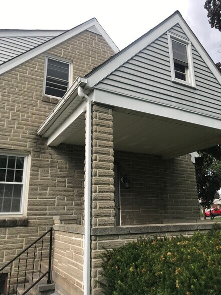 Building Photo - 2073 11th st