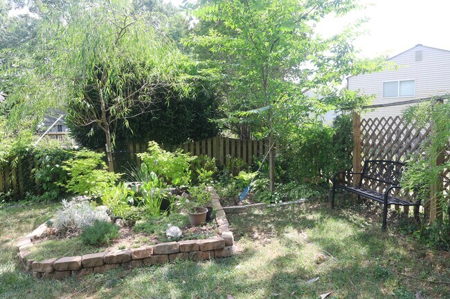 Building Photo - 9802 Brightlea Dr