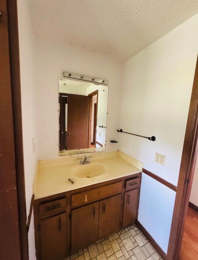Building Photo - 572 Lexington Dr