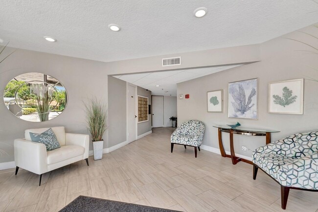 Building Photo - 8200 Lakeshore Dr