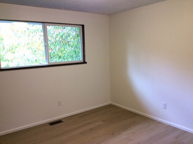 Building Photo - Kemper