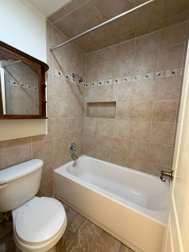 Building Photo - 3 Bedroom Single Story Home Available Near Dellyne Ave NW & Unser Blvd NW!