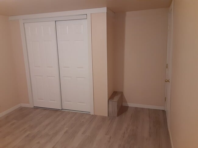 Building Photo - 308-302 E Park St