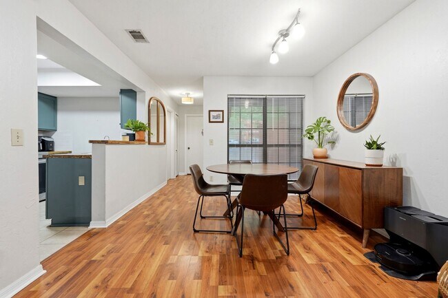 Building Photo - 900 SW 62nd Blvd