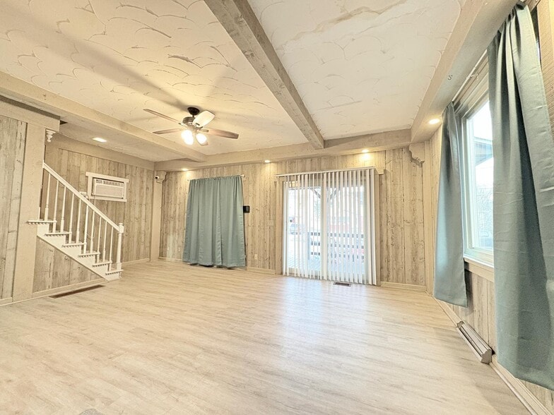 Building Photo - 3627 Hazelhurst Ave