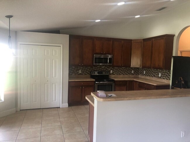 Building Photo - 1201 SW Idol Ave