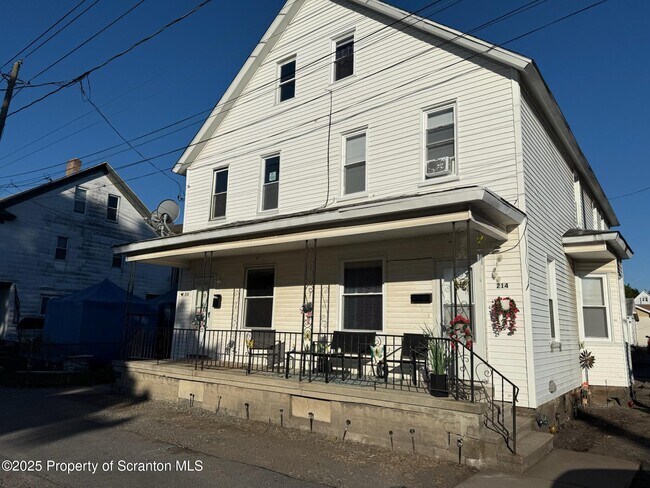 Building Photo - 216 14th Ave