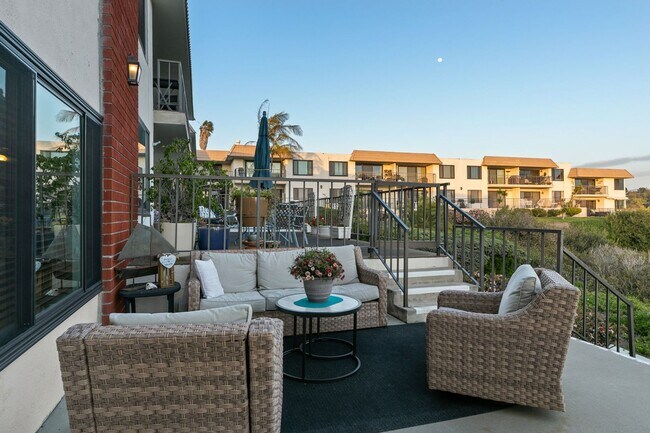 Building Photo - short term rental in the loop