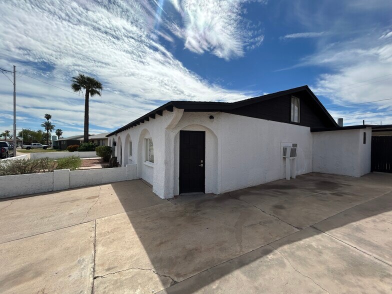 Building Photo - 3062 N 42nd Ave