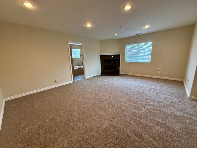 Building Photo - 12665 Sundance Ave