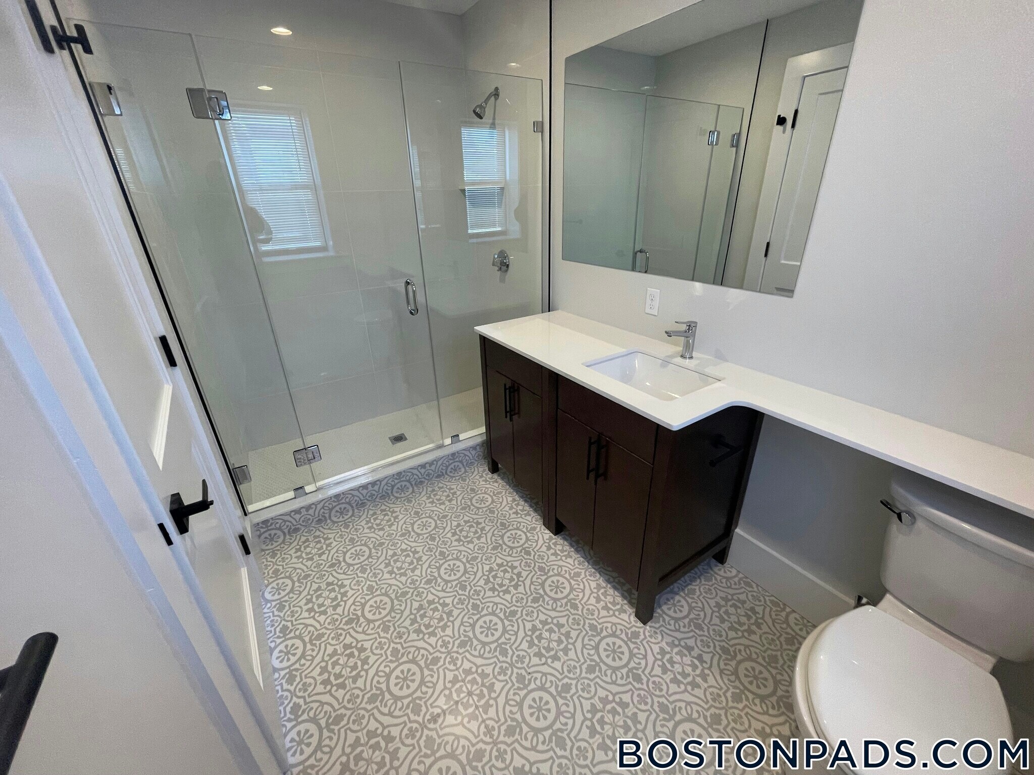 Building Photo - 54 Taylor St