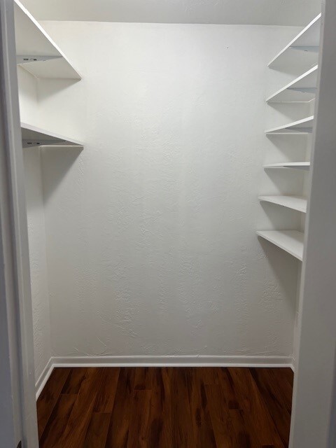 Walking Closet 2 - 2640 NE 135th St