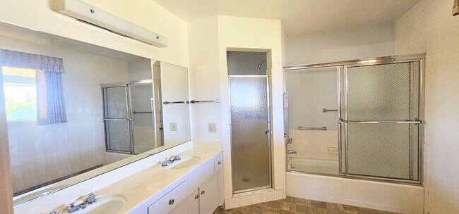 Building Photo - 5 bed 2.5 bath Single Story With 3 CAR Gar...