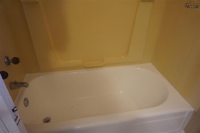Building Photo - 3 Bed 2 Bath Brook Village Home