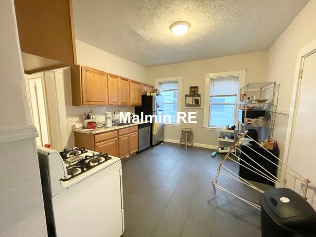 Primary Photo - 10 Wave Ave