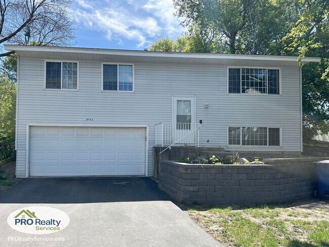 Building Photo - 3 Bedroom House in Maple Grove
