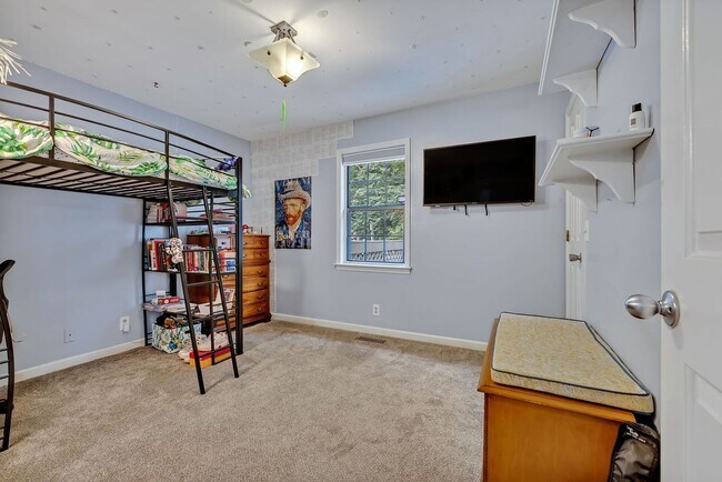 Building Photo - 3 bedroom/2 bathroom Home