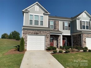 Building Photo - 905 Wicawa Rd