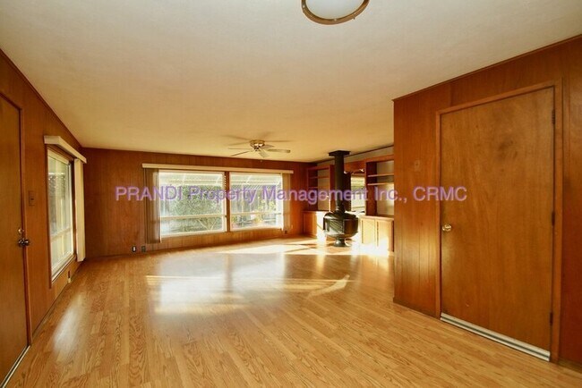 Building Photo - 1407 Donna St