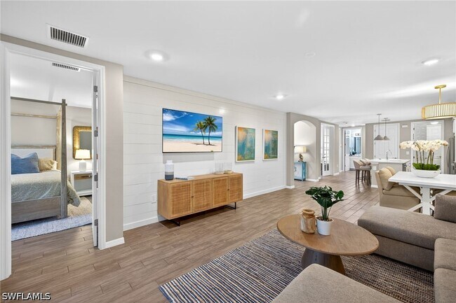 Building Photo - 14567 Edgewater Cir