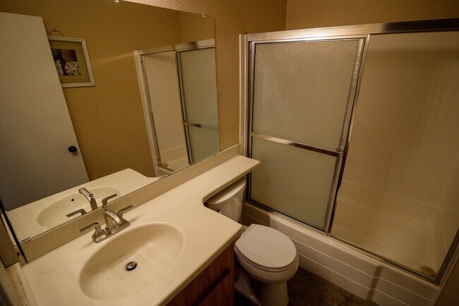 Building Photo - Spacious 4 Bed / 2 Bath Pool Home in Prime Corona Location!