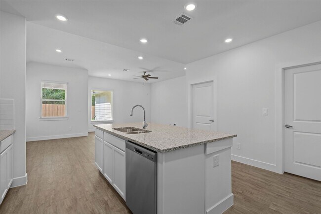 Building Photo - 906 Golden Willow Ln