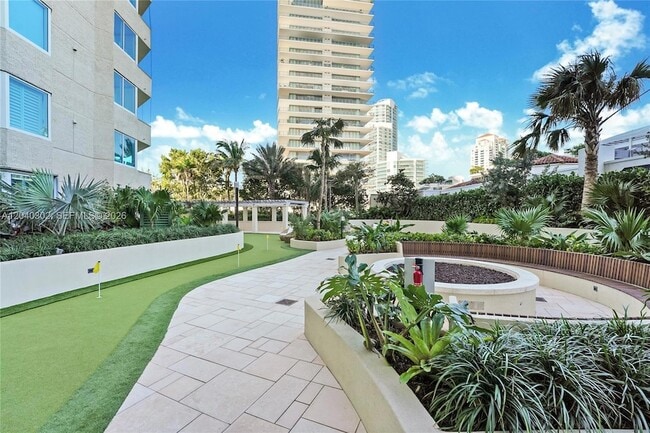 Building Photo - 300 South Pointe Dr