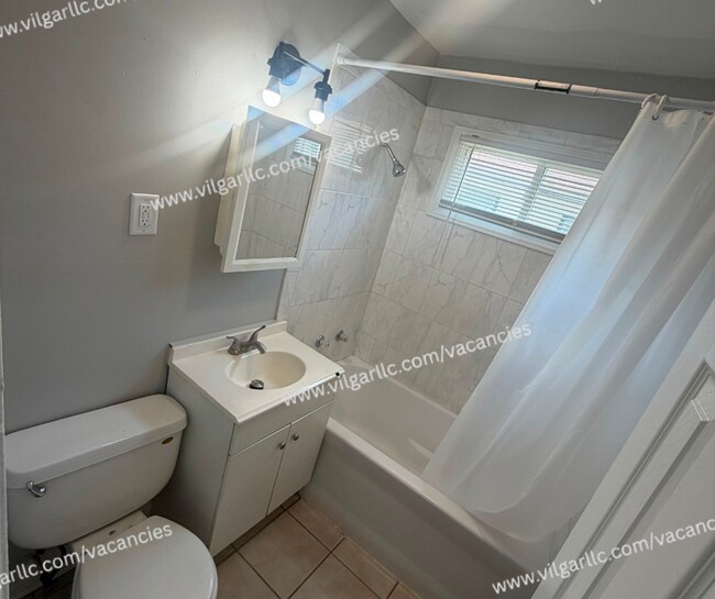 Building Photo - Newly updated 5 Bedrooms, 2- Bathroom Home