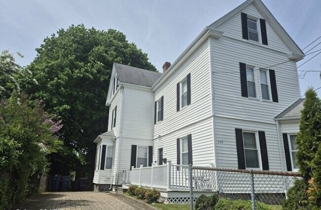 Building Photo - 445 Beech St