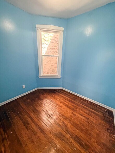 Building Photo - 1426 S Avers Ave