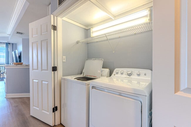 Building Photo - 10 N Forest Beach Dr