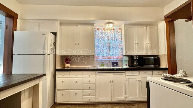 Building Photo - 705 N A St