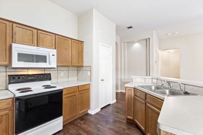 Building Photo - 1318 Coronado Blvd