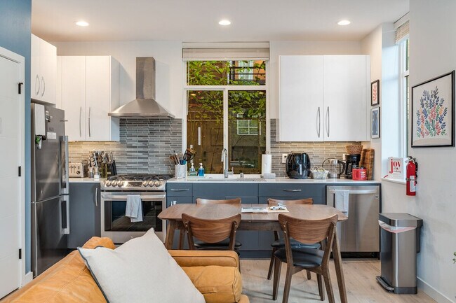 Building Photo - 673 Belmont Pl E