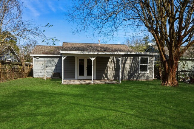 Building Photo - 1015 Prune St