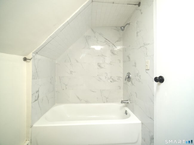 Building Photo - 361 Ridgefield Ave